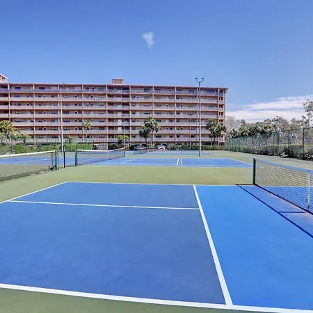 Bayshore Yacht & Tennis 216