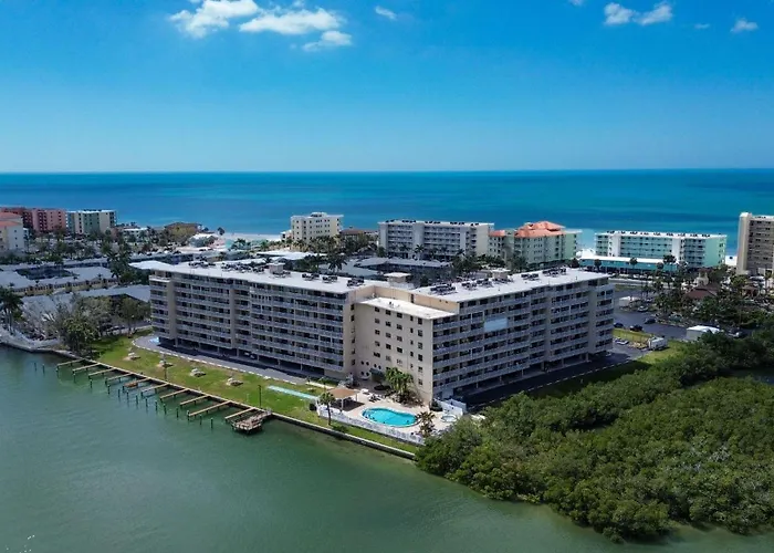 Bayshore Yacht & Tennis 216 *