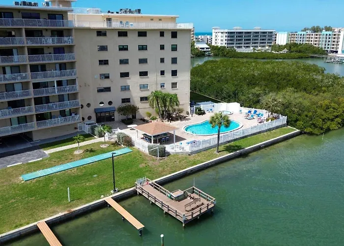 Bayshore Yacht & Tennis 216 *